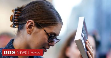 Cómo mi padre inventó el accesorio de cabello más popular: la pinza de pelo - BBC News Mundo