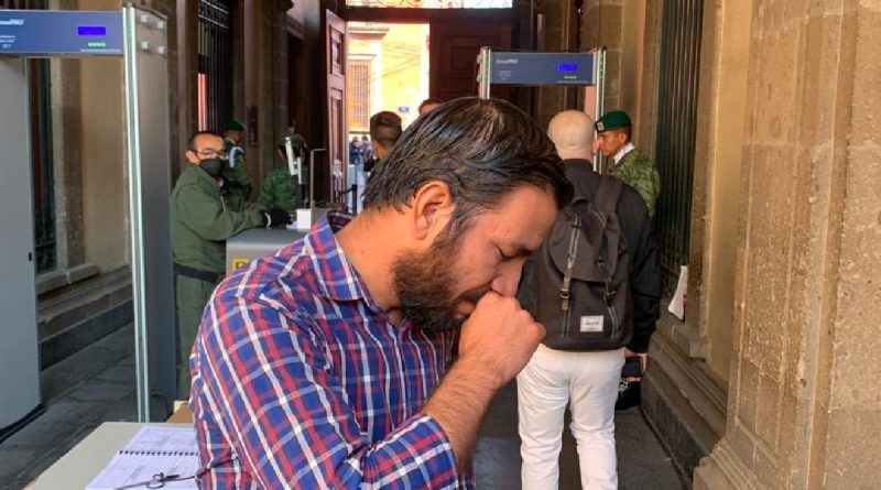 Hombre se cuela a Palacio Nacional; pide ayuda a AMLO