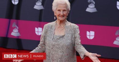 Quién es Ángela Álvarez, la cantante cubana de 95 años que ganó el Grammy Latino a la mejor nueva artista - BBC News Mundo