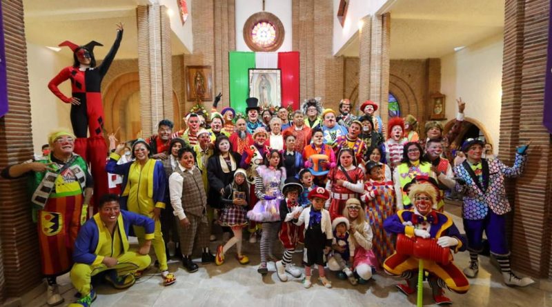 Caravana de colores por el Día del Payaso