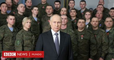 "Nada fue normal": la "desconcertante" bienvenida al Año Nuevo en la Rusia de Vladimir Putin - BBC News Mundo