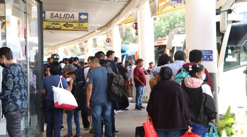 Por fin de año, saturan salidas de la terminal de autobuses