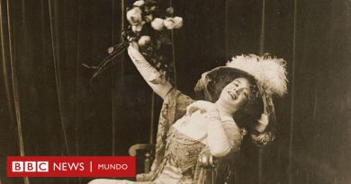 La época en que estar alegre estaba mal visto (y en qué momento comenzó nuestra búsqueda de la felicidad) - BBC News Mundo