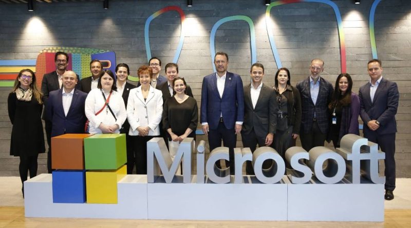 Mauricio Kuri visita oficinas de Microsoft México