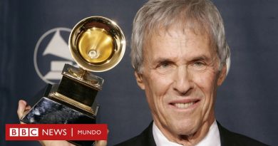 Muere a los 94 años Burt Bacharach, el legendario compositor de "I Say a little prayer" y "The look of love" - BBC News Mundo