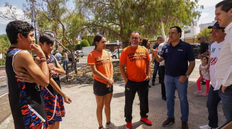 Entrega Nava rehabilitación de parque en Punta Juriquilla