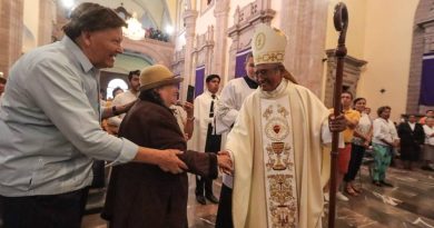 Obispo de Querétaro celebra Misa de la Cena del Señor