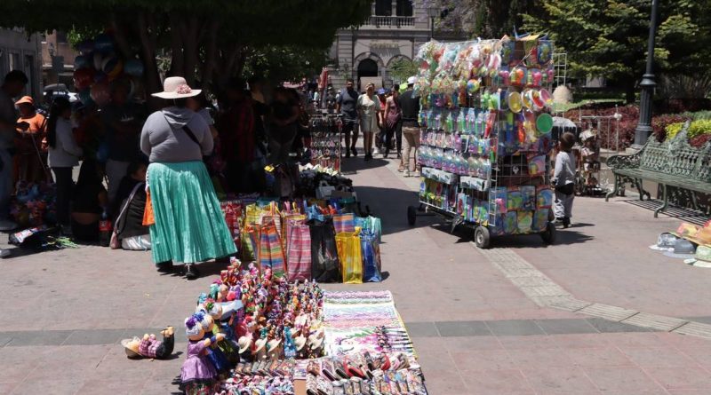 Ordenan a ambulantes del Centro Histórico