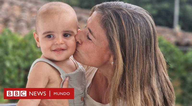 "El haber tenido a mi hijo a los 46 años me ha ayudado. La edad te da otra perspectiva" - BBC News Mundo