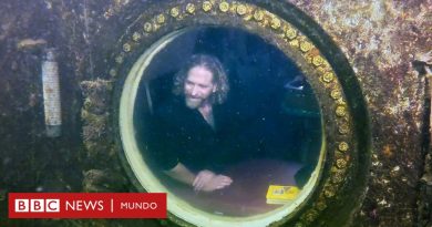 El profesor en EE.UU. que batió el récord de permanencia bajo el agua - BBC News Mundo