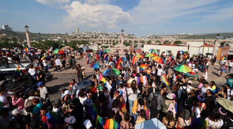 Inicia marcha de la comunidad LGBT+