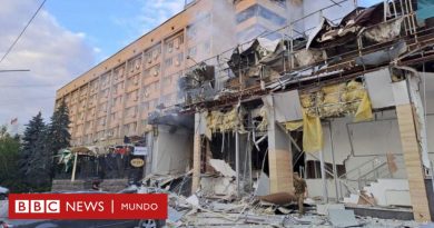 Los colombianos Sergio Jaramillo, Héctor Abad y Catalina Gómez salen ilesos de un ataque ruso con misiles contra un restaurante en Ucrania que dejó 9 muertos - BBC News Mundo