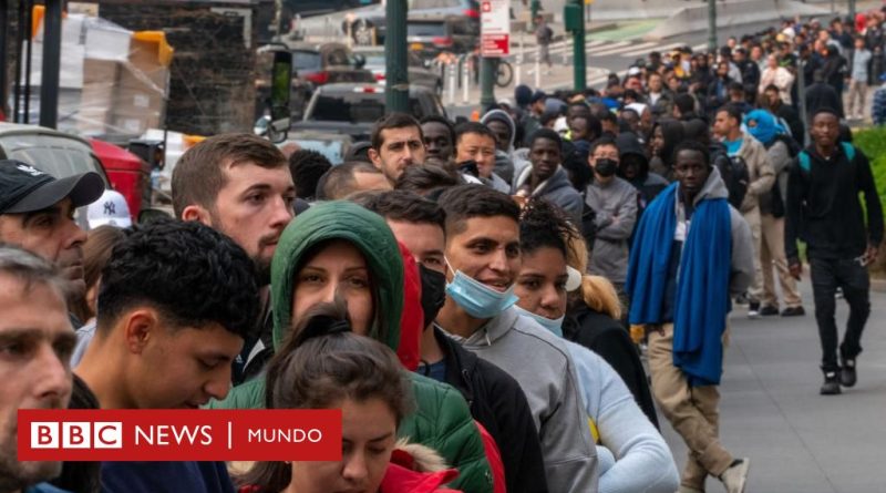 Migrantes en Nueva York | "No tenemos más espacio": el desesperado llamado del alcalde de la ciudad a los migrantes para que se vayan a otro lugar - BBC News Mundo