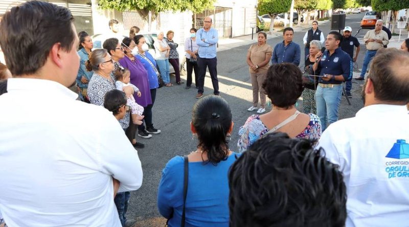 Entrega Roberto Sosa obra en Candiles