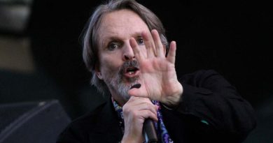 Filtran imágenes del robo a Miguel Bosé: asaltantes llegan a pie, salen en camioneta y burlan seguridad - RR Noticias