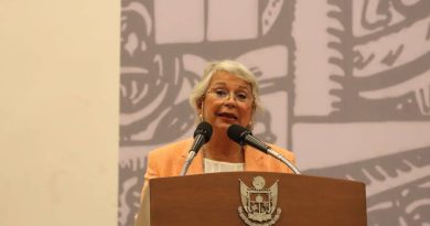 Libros tienen nueva manera de enseñar: senadora