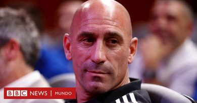 Luis Rubiales dice que no dimitirá como presidente de la Federación Española de Fútbol tras el beso a la jugadora Jenni Hermoso - BBC News Mundo