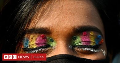 "Mis padres querían matarme cuando les dije que me sentía hombre y amaba a una mujer" - BBC News Mundo