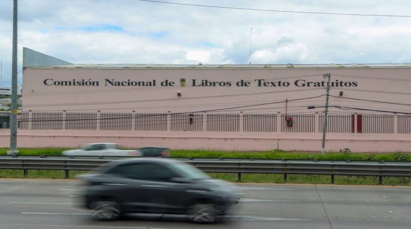 Presionan clases entrega de libros de texto en Querétaro