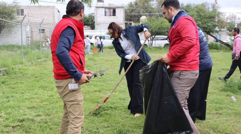 Rehabilitan escuela de El Marqués a días de clases