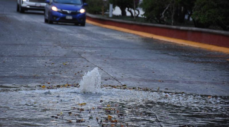 Se agrava problema de basura en alcantarillas de Querétaro