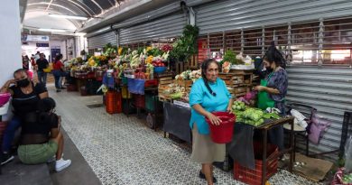 Comerciantes del mercado de La Cruz registran bajas ventas