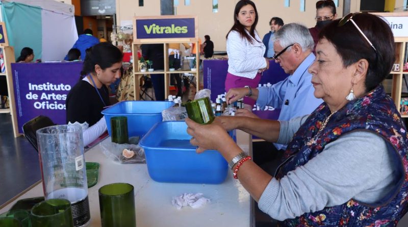 Llevan a mercado de Lomas exposición de artes y oficios