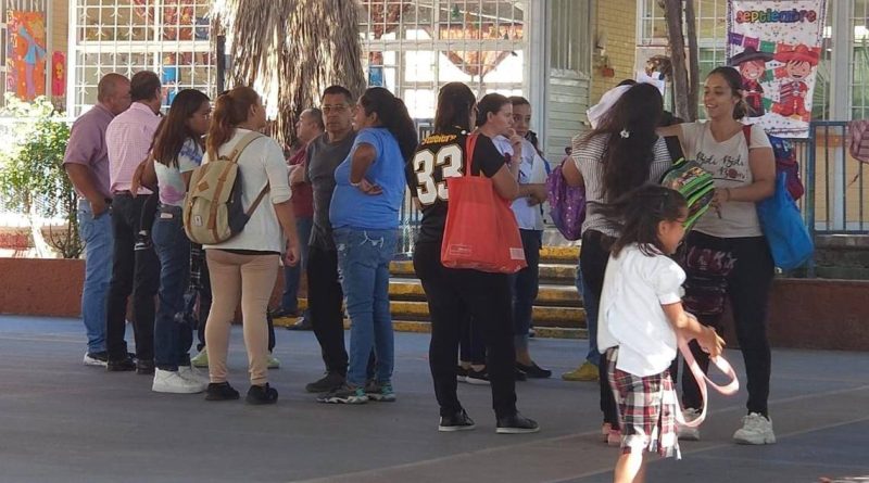 Manifestación por robos en kínder Tlatoa