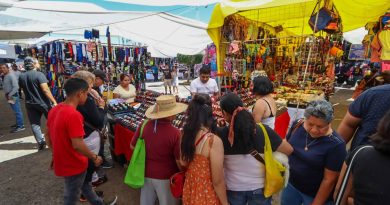 Reactiva tianguis comercio en Plaza de las Américas