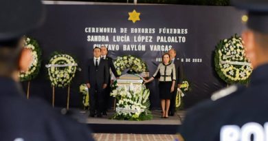 Realizan guardia de honor a policías asesinados en Casa Blanca