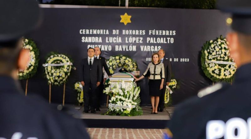 Realizan guardia de honor a policías asesinados en Casa Blanca