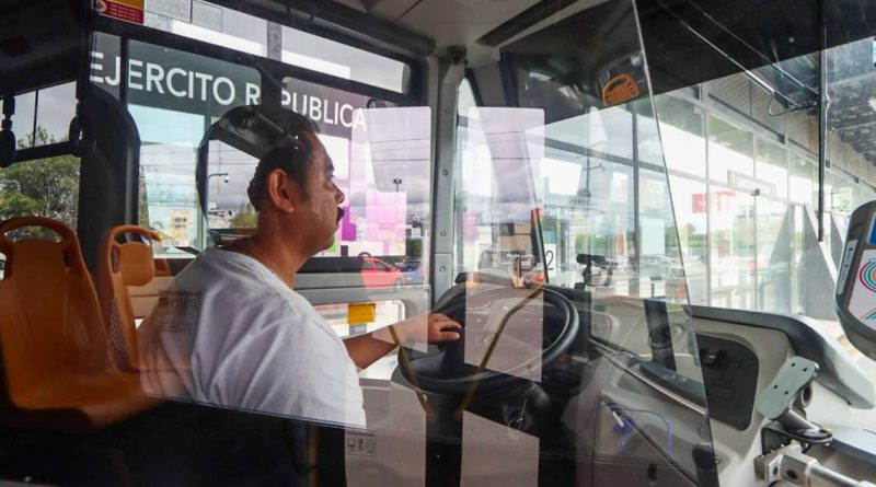 Cubren con hombres uso de unidades nuevas de Qrobús