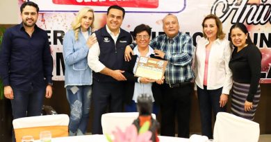 Mercado Lomas cumple 44 años, reconocen a comerciantes