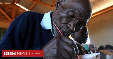 La inspiradora historia del hombre que empezó la escuela primaria a los 84 años de edad - BBC News Mundo