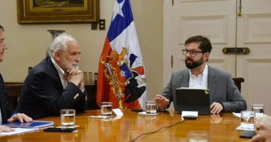 La oposición a Boric persigue la destitución del ministro de Vivienda con una acusación constitucional