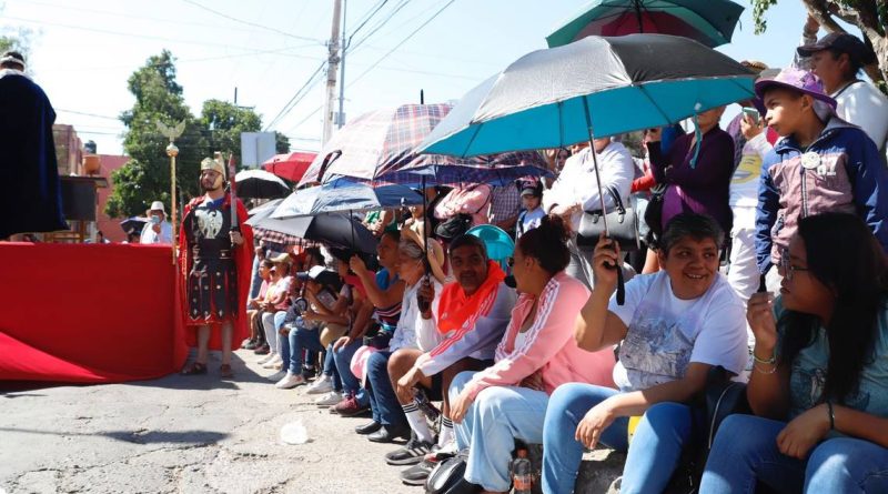 La fe se impone a los rayos solares