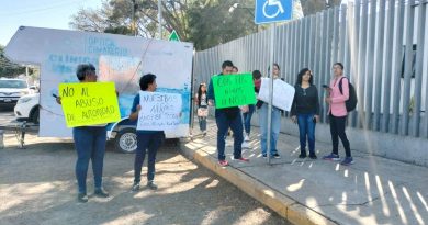 Protestan padres de familia en USEBEQ