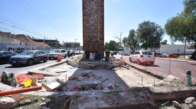 Trabajan en dos nuevos retornos en Calzada de los Arcos