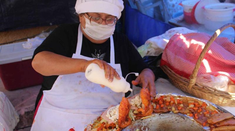 Doña Ceci, guardiana de la receta del auténtico guajolote