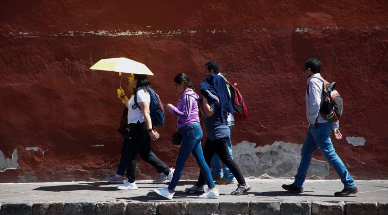 Pide Educación prevenir golpes de calor en alumnos