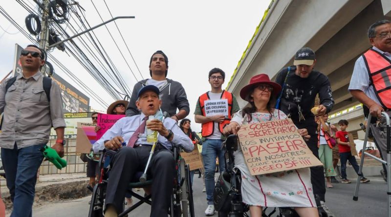 Se manifiestan por la movilidad en Paseo 5 de Febrero