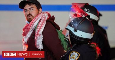 Columbia: la policía desaloja de la universidad a los estudiantes que protestan contra la guerra de Israel en Gaza y detiene a unas 300 personas - BBC News Mundo