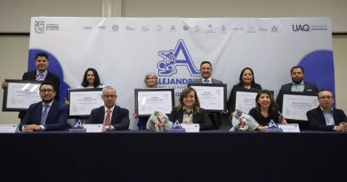 Entrega UAQ el premio Alejandrina