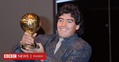 Maradona: La batalla por el Balón de Oro del astro argentino que iba a ser subastado en Francia y cuya venta frenó la justicia - BBC News Mundo