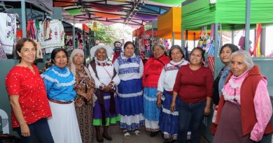 Mujeres participan en foro para atender necesidades de Corredor Artesanal