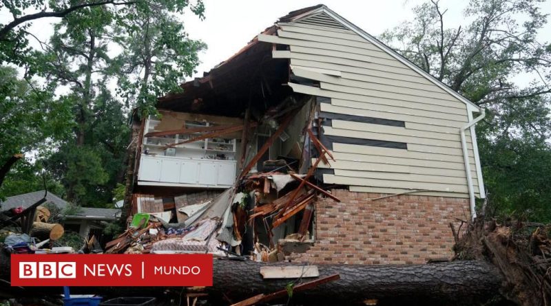 El huracán Beryl deja al menos 4 muertos y 2 millones de hogares sin electricidad a su paso por el sur de Texas - BBC News Mundo