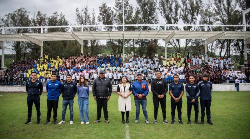 Entrega El Marqués uniformes deportivos