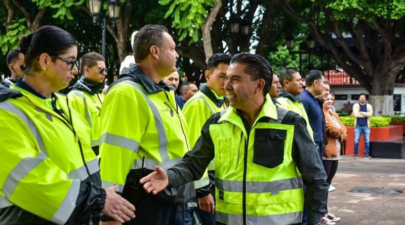 Entrega Sosa uniformes a 28 agentes de movilidad de Corregidora