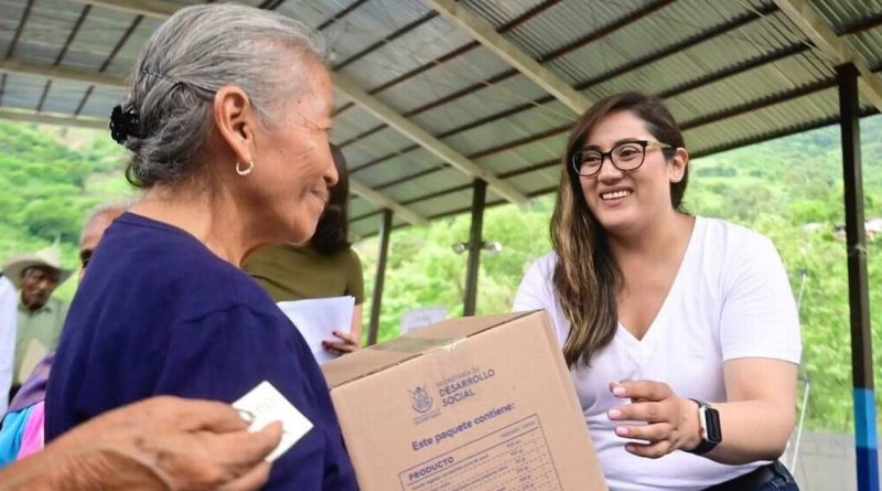 Entregan mil 189 apoyos alimentarios en Ahuacatlán y Escanelilla