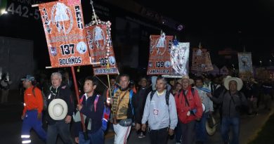 Peregrinos salen de la Congregación para ver a la virgen del Tepeyac